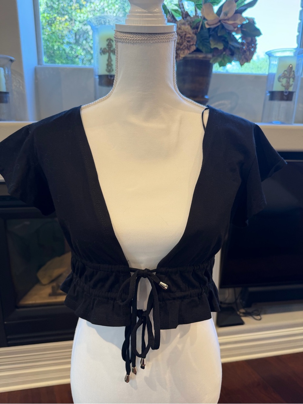 Princess Polly Black Tie Front Flutter Sleeve Crop Top US 6 M